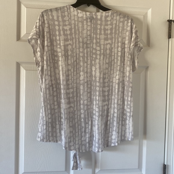 BNWT Torrid Ocean Dye Button Down Top - Picture 3 of 3